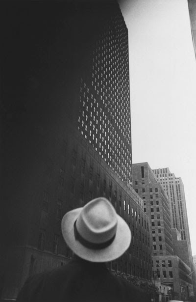 Looking at the R.C.A. Building at Rockefeller Center, New York, NY, 1949  © Louis Faurer Estate