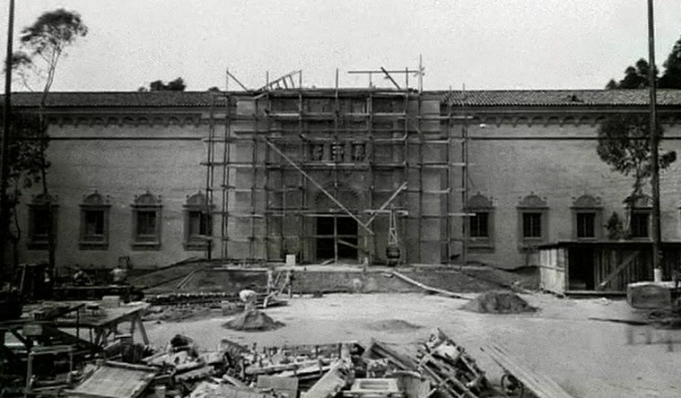 Construction of the façade of the Fine Arts Gallery, now The San Diego Museum of Art, 1925. The San Diego Museum of Art Archives.