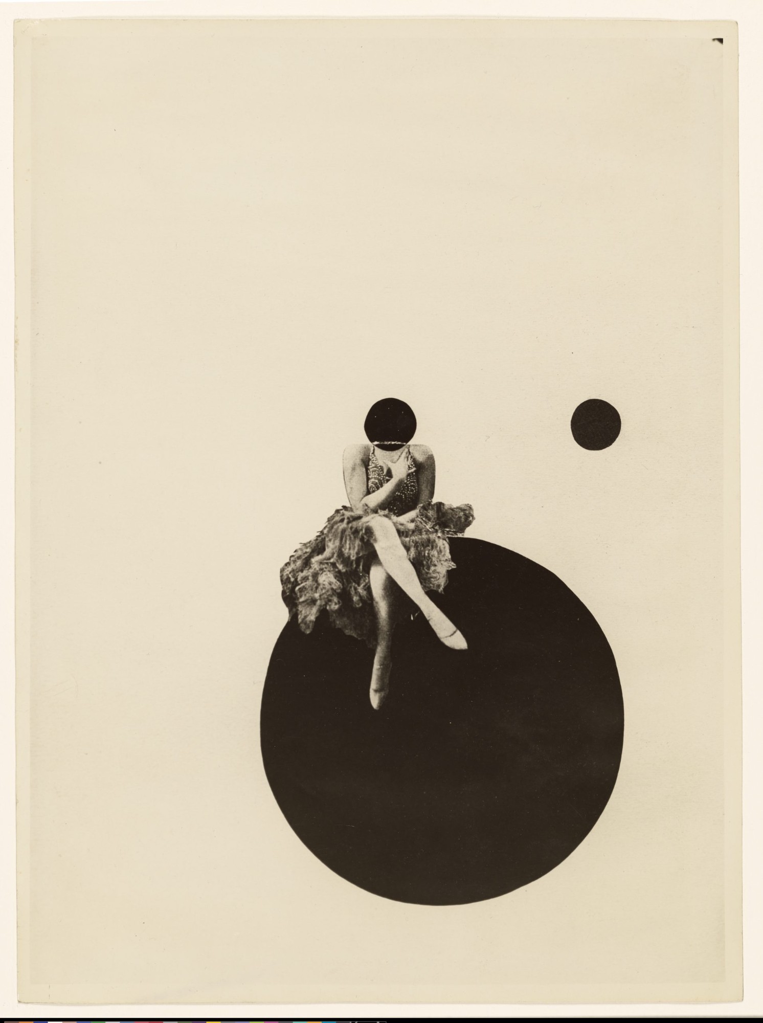 Olly and Dolly Sisters, 1925 © Estate of László Moholy-Nagy / Artists Rights Society (ARS), New York
