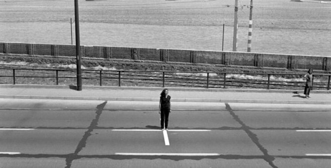 Lotty Rosenfeld, &quot;Paz para Sebastián Acevedo&quot;, Valparaíso Chile 1985 © Lotty Rosenfeld, Courtesy of the Lotty Rosenfeld Foundation