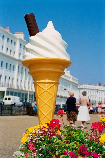 Martin Parr, Ice cream cone, Eastbourne | 1999 - Courtesy of the artitst and ROCKET.