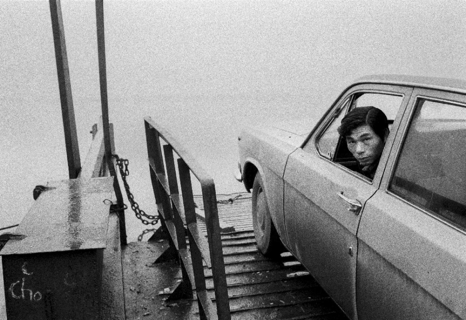 VIETNAM. Hong Gai. 08/03/1990: On the ferry. © John Vink