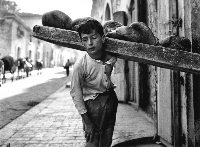 Nino Migliori, Portare di Pane, 1956 © Courtesy Keith de Lellis Gallery