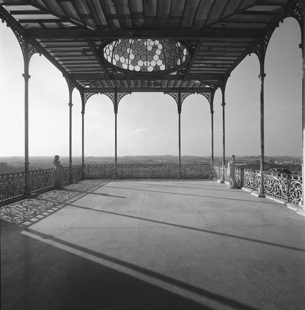 Veranda, Faluknuma Palace, Hyderbad 1976  Paper size: 20 x 16 inches Gelatin silver print From an edition of 12 Courtesy the artist and Tasveer Gallery