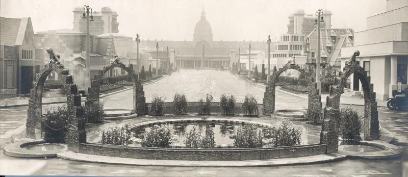Vue du jardin des nymphéas. Exposition des arts décoratifs Paris 1925. (c) Fonds Laprade, Albert (1883-1978) Académie d'architecture/Cité de l'architecture et du patrimoine/ Archives d'architecture contemporaine/ADAGP