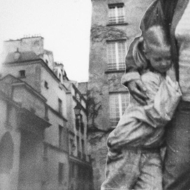 Daria Panteleeva, Toujours là, de la série Bonjour Paris! Bonjour maman!, collage digital créé avec une archive photographique et un Polaroid original, Paris, France, 2025.