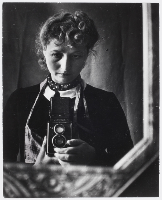 Julia Pirotte, autoportrait, Marseille, 1942. © Paris-Musée de l’Armée, Dist. RMN-Grand Palais / Marie Bour.