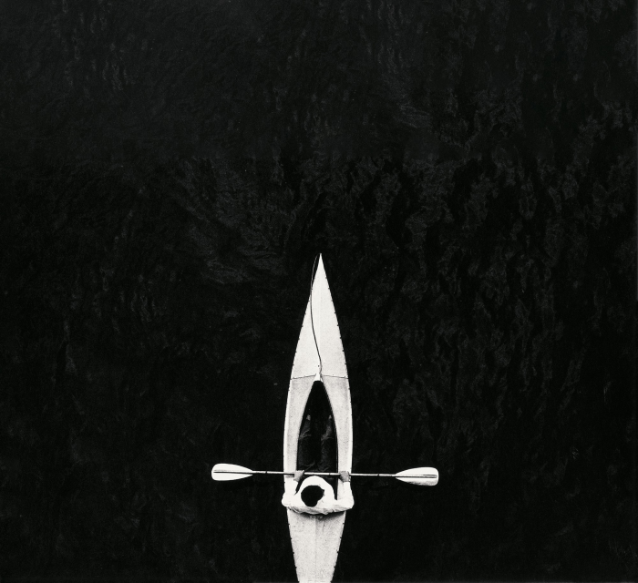 Ray K. Metzker, &quot;Kayak&quot;, Frankfurt, 1961 © Estate Ray K. Metzker / BnF, département des Estampes et de la photographie