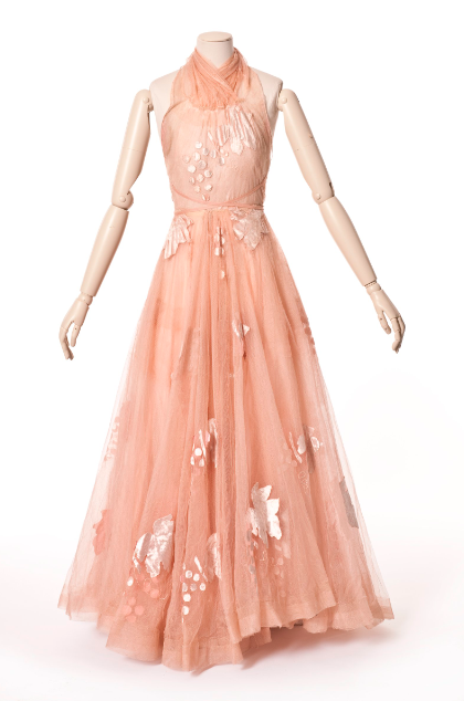 Madeleine Vionnet, 1938 — Présentée à l’exposition «  Madeleine Vionnet  » (2009) © Les Arts Décoratifs / Jean Tholance