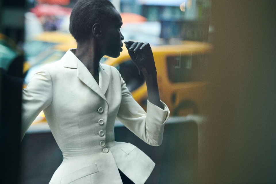 Peter Lindbergh (1944-2019) New York, 2018. Christian Dior, haute couture printemps-été 1947, ligne Corolle, modèle Bar porté par Alek Wek © Peter Lindbergh Foundation, Paris