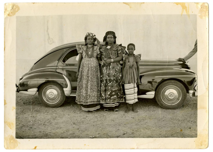 Seydou Keïta. Untitled, 1954. Vintage gelatin silver print. © SKPEAC/Seydou Keïta, courtesy The Jean Pigozzi African Art Collection and Danziger Gallery, NY