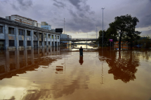 When it starts to rain, the heart beats faster - Fotô Editorial