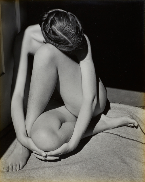Edward Weston, Charis, Santa Monica (Nude in doorway), 1936 © Center for Creative Photography, Arizona Board of Regents / Edward Weston, Adagp, Paris, 2025 Courtesy Wilson Centre for Photography