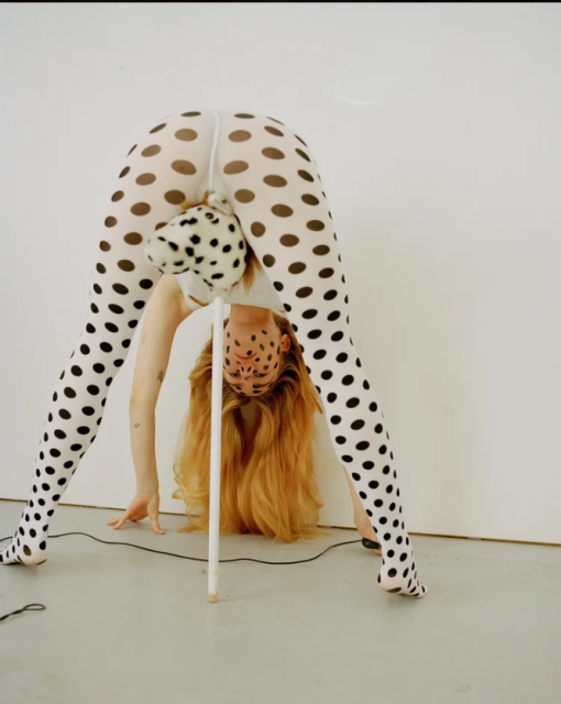 Emman Sarpaniemi, Polka Dot Horse, 2024 – Courtesy of the artist and JARMUSCHEK + PARTNER