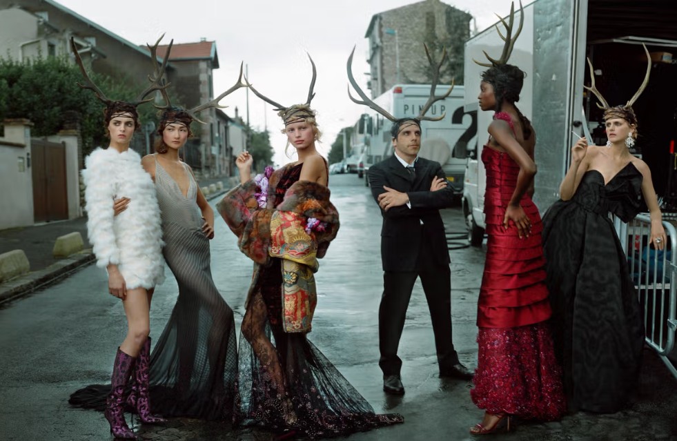 Ben Stillder, Jacquetta Wheeler, Ai Tominaga, Karolina Kurkova, Oluchi Onweagba, ans Stella Tennant. Paris 2001 (c) Annie Leibovitz