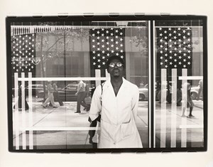 Ming Smith (1951), America Seen Through Stars and Stripes, New York City, 1976, Virginia Museum of Fine Arts, Richmond (VA), inv. no. 2016.241; Adolph D. and Wiliams C. Williams Fund.
