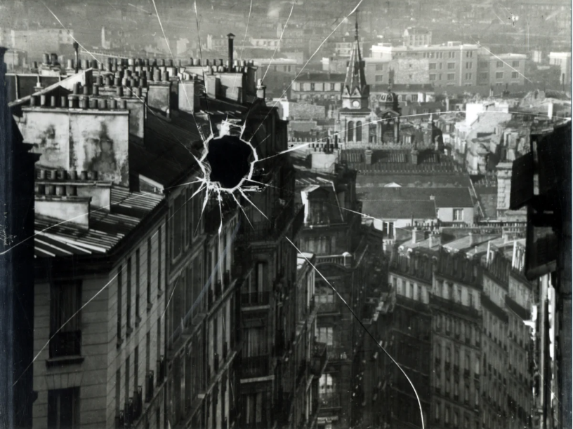André Kertész, Broken Plate, 1929 - Courtesy of the artist and Bruce Silverstein Gallery.