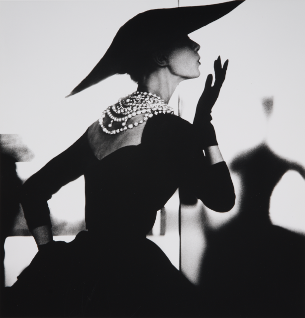 Lillian Bassman, Blowing Kiss, Barbara Mullen, New York, Harper's Bazaar , circa 1958 - Courtesy of the artist and La Galerie Rouge.