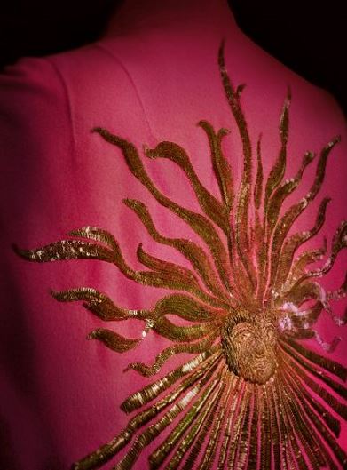 Elsa Schiaparelli, Details of the “Phoebus” Cloak, Winter 1937-1938 Wool, silk and embroidery. Musée des Arts décoratifs © Valérie Belin