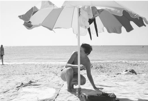 Image from "4 euros a day (extracts)" book by delpire & co - Images courtesy of Marine Peixoto.