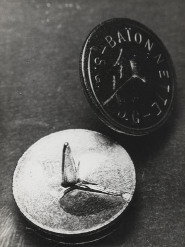 Brassaï, Ce cadran solaire et cette horloge ....., tirage sur papier aux sels d'argent. Original de l'époque, 1933, Prov : Archives Minotaure