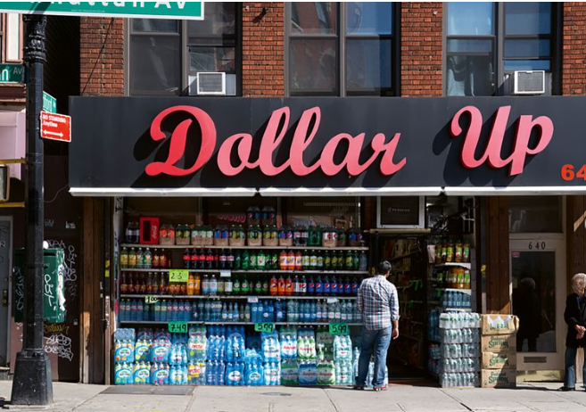 Martha Rosler, “Dollar Up“, 2015 - Courtesy of the artist and Galerie Nagel Draxler.