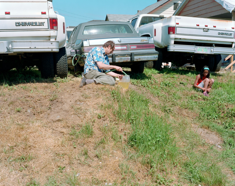 Jeff Wall, Siphoning Fuel, 2008 - Color Photographs, 73 1/4 x 91 1/2 inches (186x235 cm), edition of  +1 AP © Jeff Wall