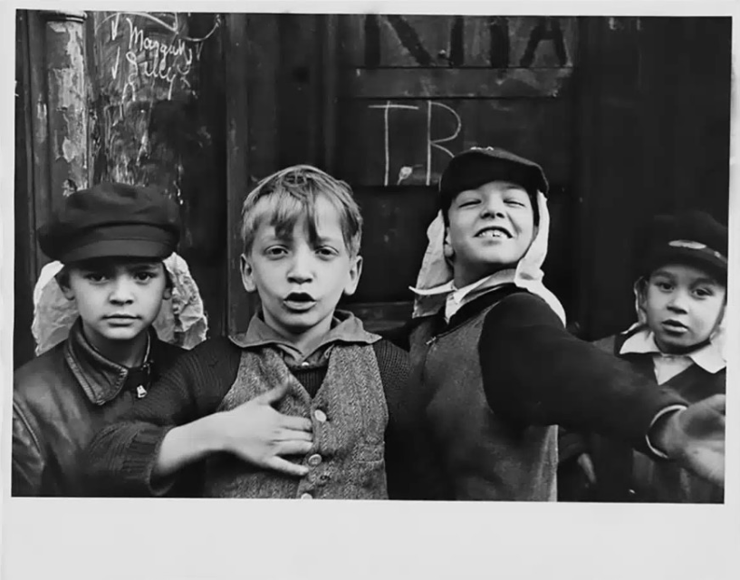 Helen Levitt "New York", c.1940 © Film Documents LLC, courtesy Zander Galerie, Cologne